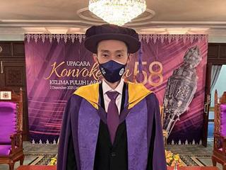 李宗伟获马来西亚理科大学体育科学荣誉博士